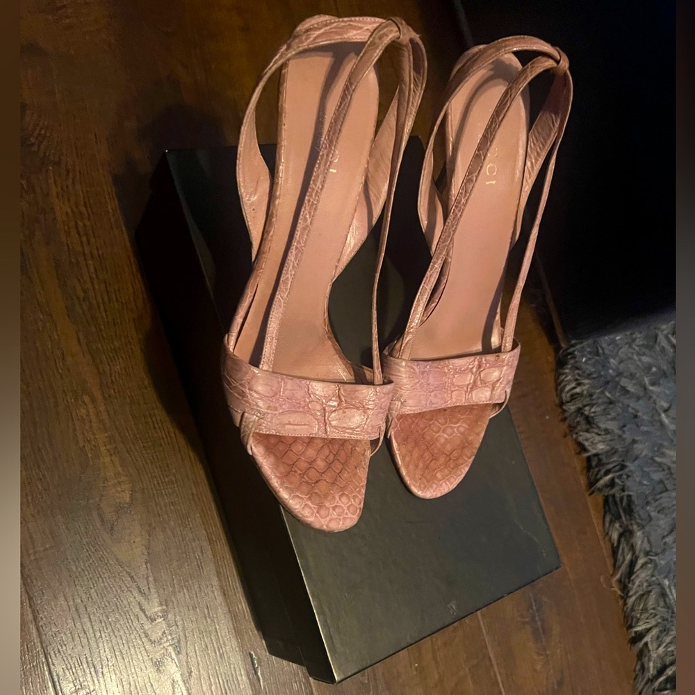 Pre loved classic ladies Gucci shoes size 9.5.